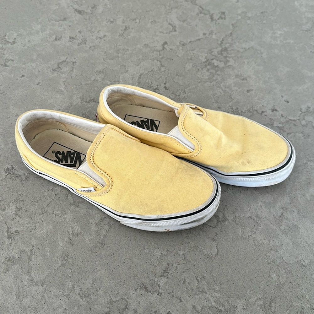 VANS - Yellow slip ons